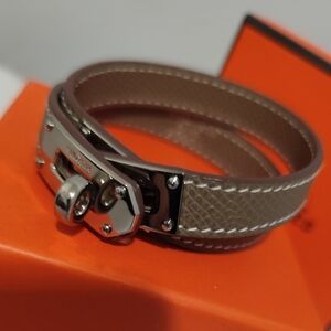 Elegant Tan Leather Bracelet
